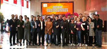 浙江大學房產全裝修班蒞臨銘品裝飾參觀交流