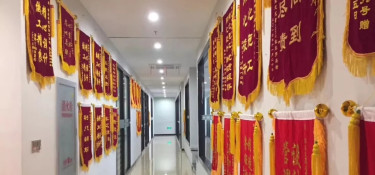 一面面意義非凡的錦旗，一聲聲情真意切的感激