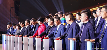 2021年度家裝兩會盛裝召開丨銘品裝飾董事長做專題演講，解讀設(shè)計化和部品趨勢！