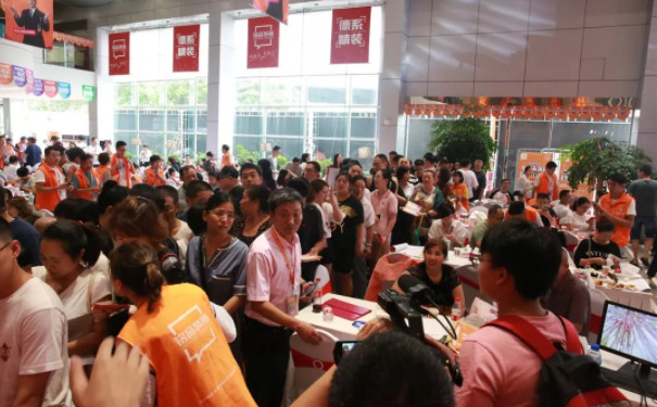 銘品裝飾18年度慶典活動現(xiàn)場