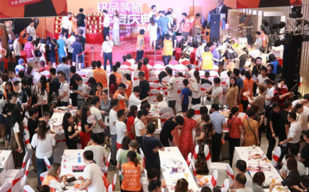 銘品裝飾18年度慶典活動現(xiàn)場