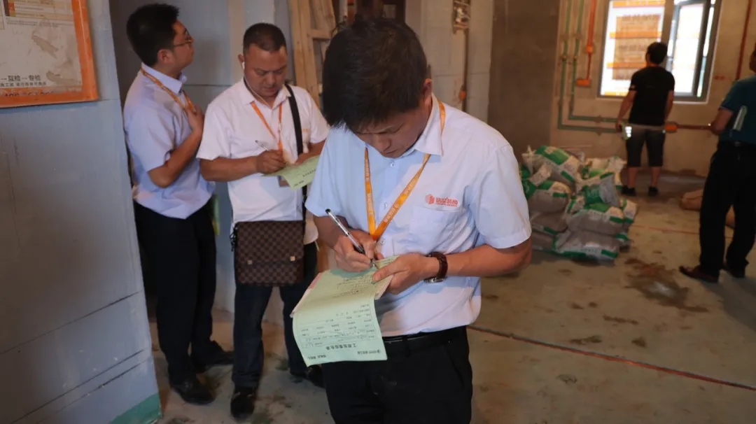 杭州銘品裝飾領導視察裝修工地