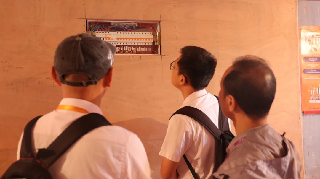 杭州銘品裝飾領導視察裝修工地