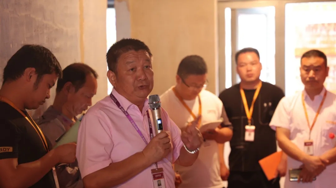 銘品裝飾工程中心副總經(jīng)理戎民強