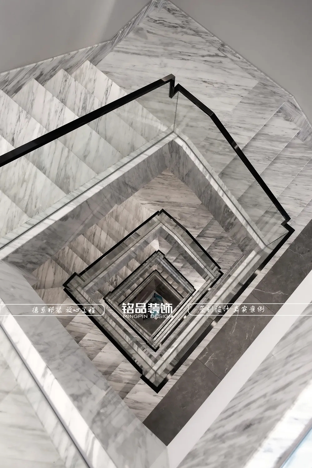 銘品裝飾旋轉樓梯裝修效果圖