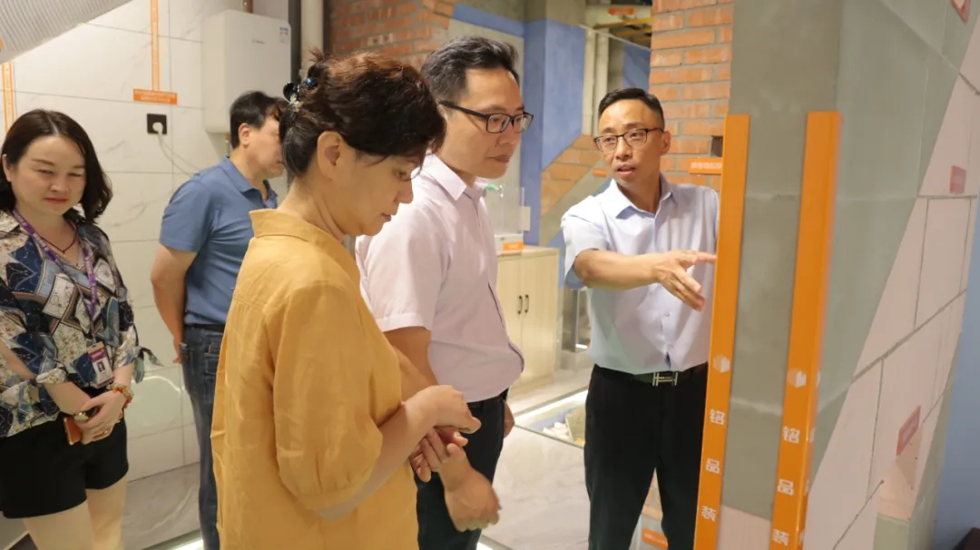 實地走訪銘品展廳，調(diào)研企業(yè)