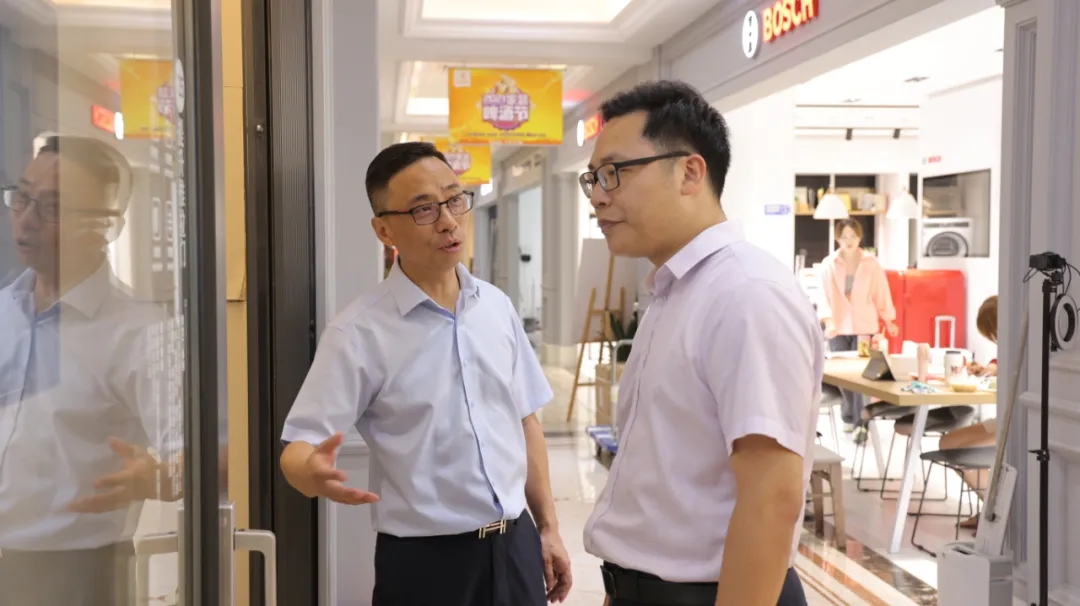 實地走訪銘品展廳，調(diào)研企業(yè)