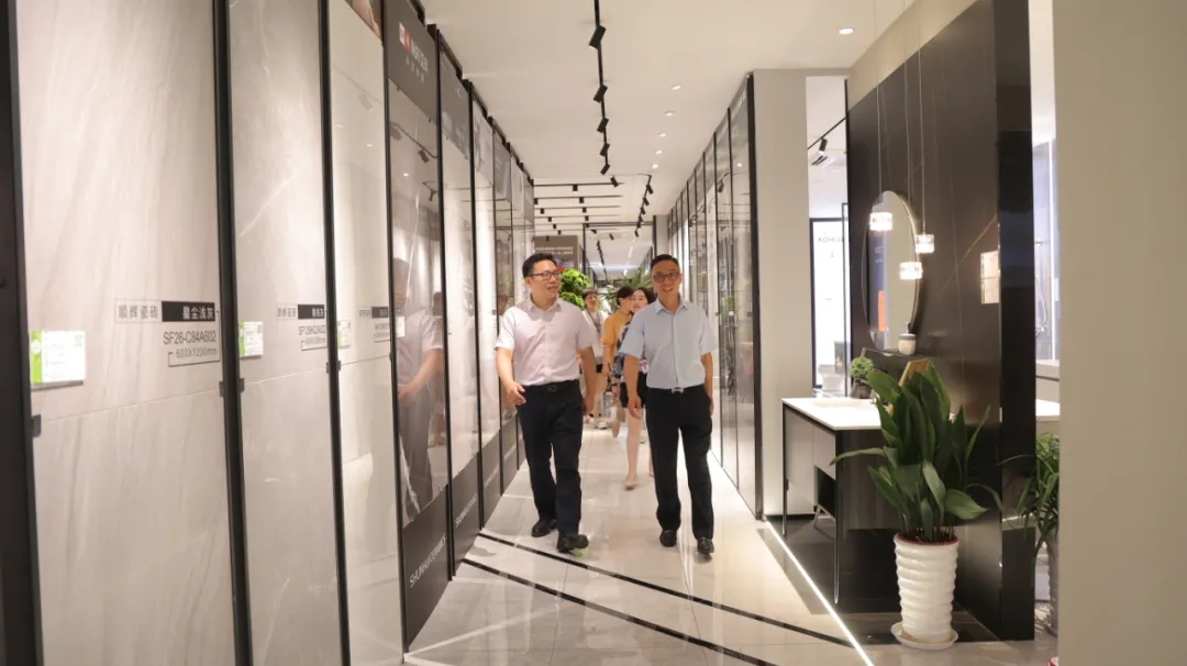 實地走訪銘品展廳，調(diào)研企業(yè)
