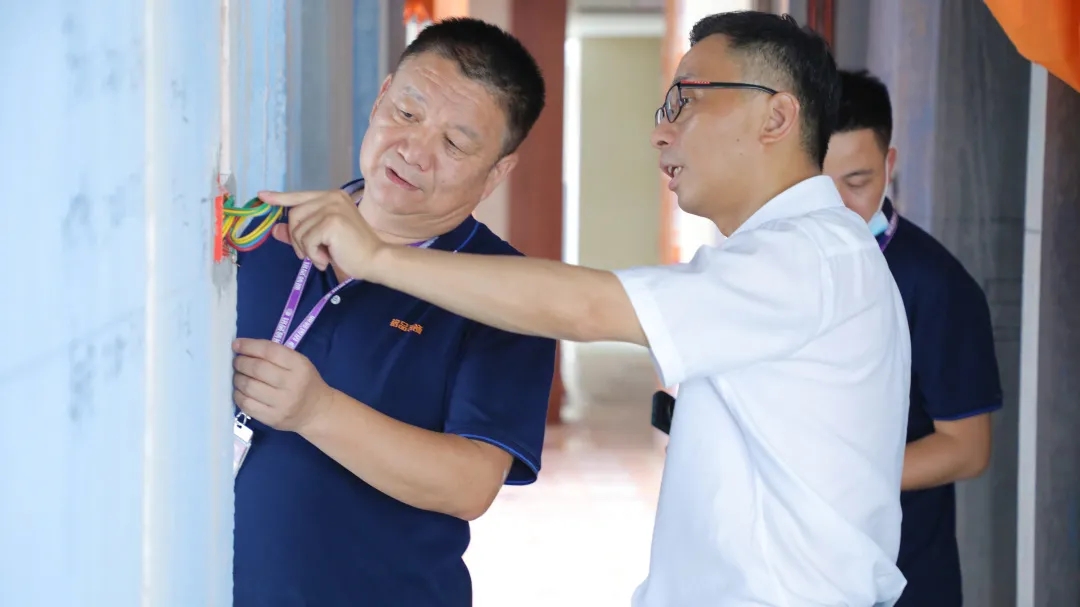 銘品裝飾董事長張一良先生前往工地進行巡查、指導