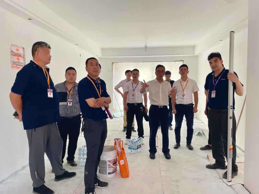 董事長張一良先生親臨工地巡查和指導(dǎo)