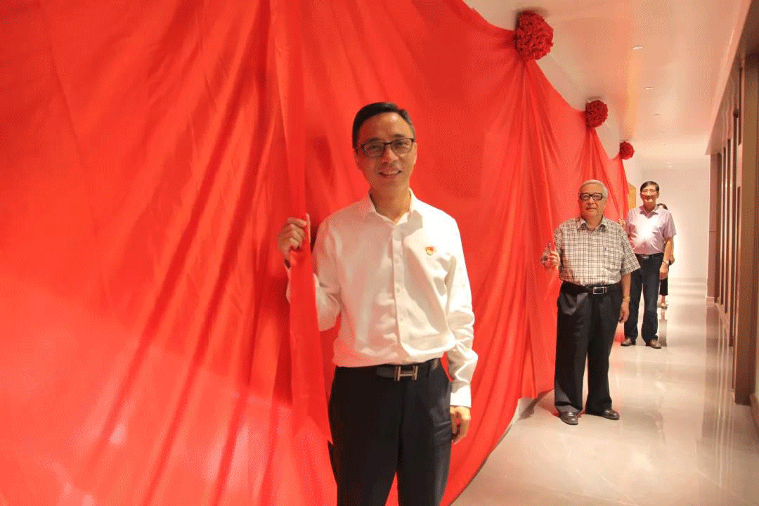 緊隨黨業(yè) 不忘初心 緊隨黨業(yè) 不忘初心