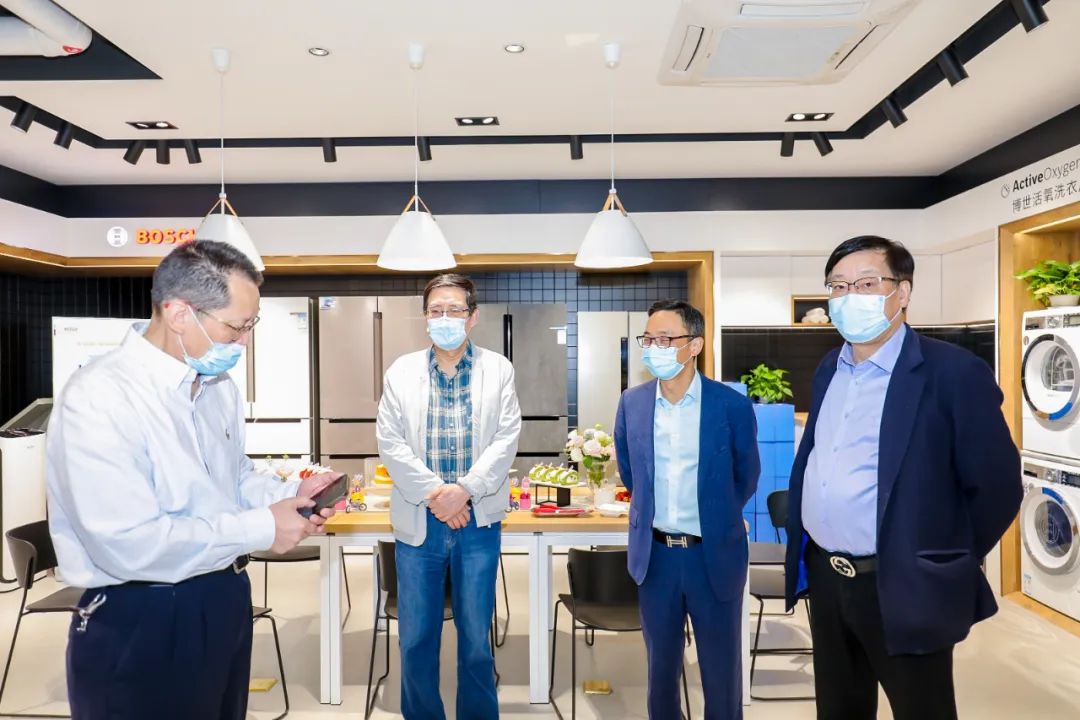 原杭州市政協(xié)副主席 市工商聯(lián)主席鮑世甲、上城區(qū)工商聯(lián)黨組書(shū)記毛學(xué)慶蒞臨現(xiàn)場(chǎng)