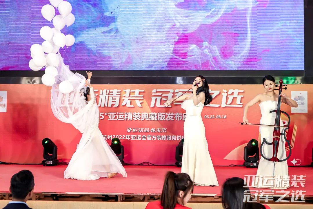 舞姿優(yōu)雅  象征藝術(shù)美學(xué)