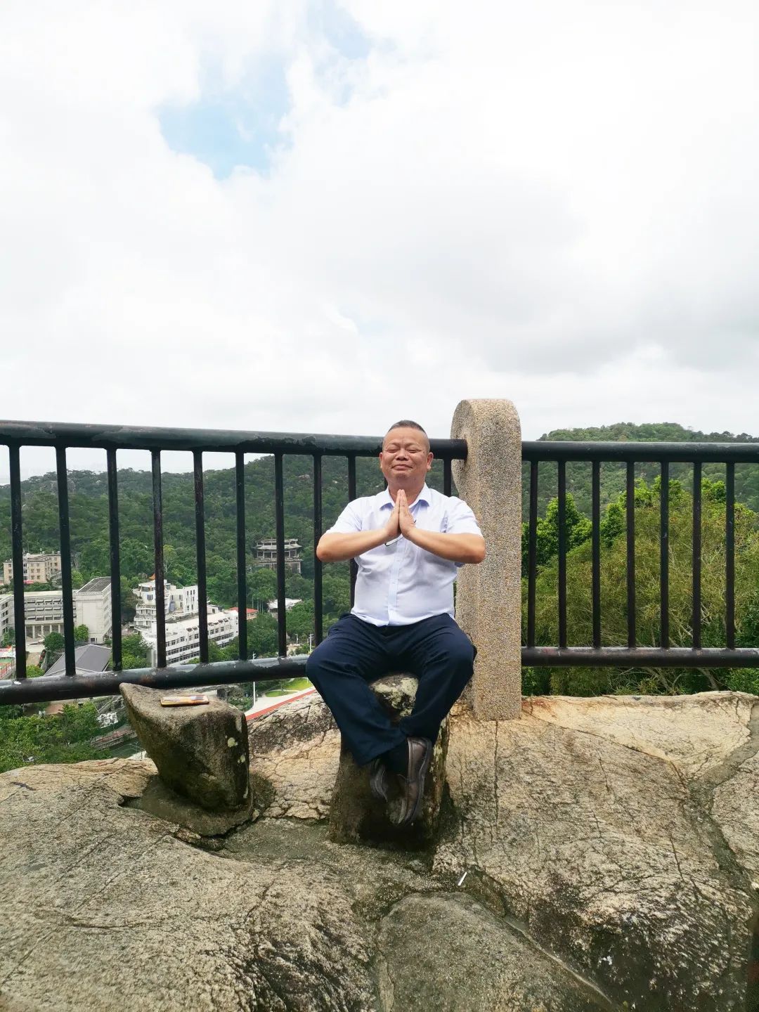 在云淡風輕的自然之地，銘品家人暢享心神寧靜時刻，放松釋然。