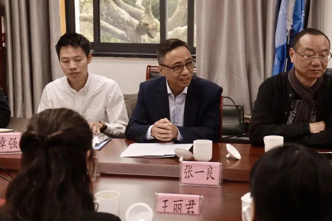 張一良先生在杭師大美術(shù)學(xué)院校友會上發(fā)言致辭