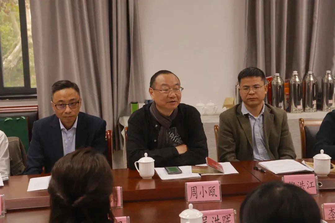 原杭師大美術(shù)學(xué)院院長周小甌發(fā)言致辭